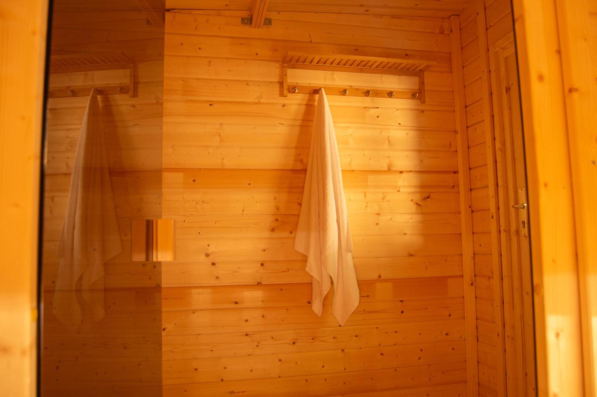 Wellness Mitten In Der Wasserfallstadt Triberg Triberg im Schwarzwald Exterior photo